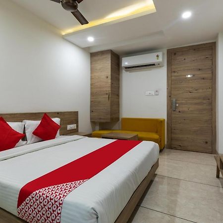 Capital O 47403 Hotel Manjeet Бхопал Экстерьер фото